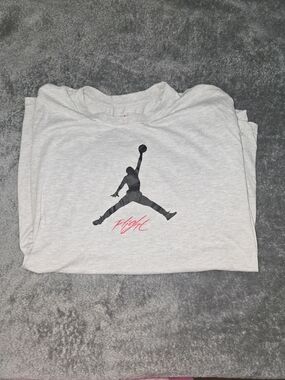 Men's Light Gray Jordan Graphic Tee with Black Jumping Silhouette